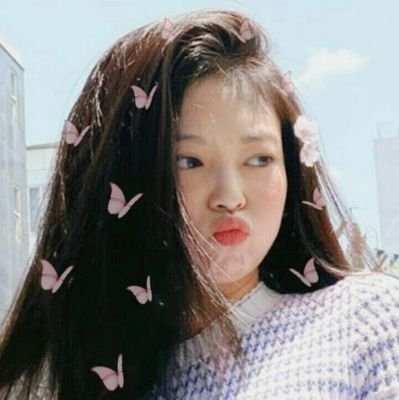 ⸙͎.`— 𝑈 𝑁 𝑅 𝐸 𝐴 𝐿 | 𝟷𝟿𝟿𝟼 ; an adorable girl who likes ice cream and has cheeks like a mandu that's why people call her 𝒎𝒂𝒏𝒅𝒖𝒌𝒊𝒆.