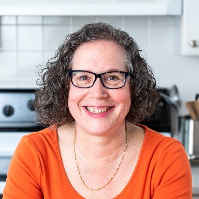 I make easy and delicious recipes! I'm a chocolate lover, cocktail drinker, mixologist, and food eater - https://t.co/jG0uD4E6bb #photographer #foodblogger #drinkmaker