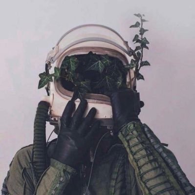 iiKhlooDy's profile picture. • Founder | @bluven_store