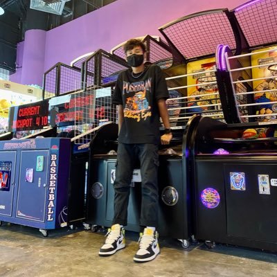 syafiqsani2's profile picture. 18 | sneaker and fashion enthusiast