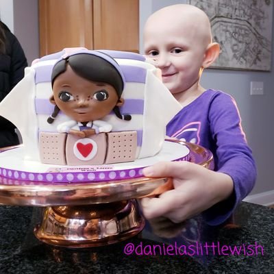 I am 13 year old girl| I decorate and deliver FREE birthday cakes for kids with rare diseases since 2011| https://t.co/FRahxFSUwi