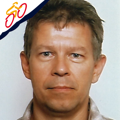 gadgetfreak, rationeel gevoelsmens, vader, techneut, fietser, spinner, ♫, perfectionist, moralist, ik heb wel een probleem: soms heb ik niet genoeg aan 140 lett