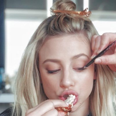 thatgingerrkidd's profile picture. About 10 years too late to this app 😊