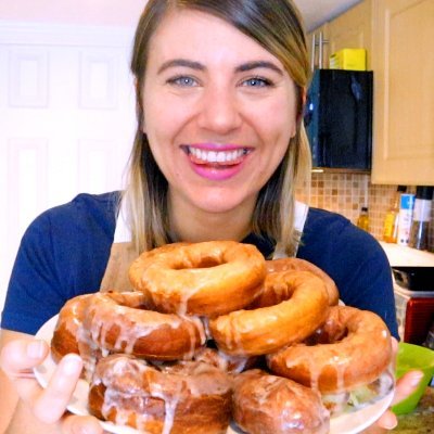 awkward_baking's profile picture. The very awkward host herself. Episodes every Sunday! 👇👇