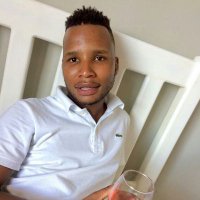 Omphile (@skuveuve) 's Twitter Profile