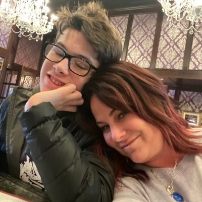 alana_e_winter's profile picture. laying the table with the fancy shit 🌱