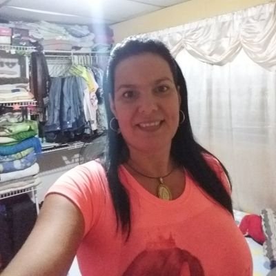 me gusta el aire puro de la naturaleza, el campo me apasiona, viajar, ir al cine comer helado, la playa, los detalles por muy pequeños q sean pueden llena...