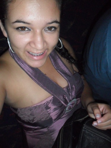 AdryLF's profile picture. Bom adoro musica, sou de poucos amigos, as vezes ante patica, odeio falsidade,sou romântica, sou feliz, amei muito cedo, mas isso não importa, é assim que sou.