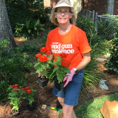 Wife, Mom, ❤️ grandmother, passionate about ending gun violence and promoting kindness, volunteer for @Momsdemand