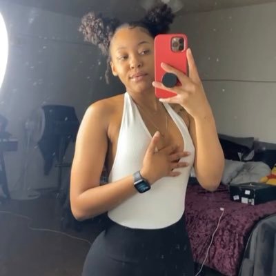 mindyabidneszz's profile picture. this a real nigga party you can not get in 🥳