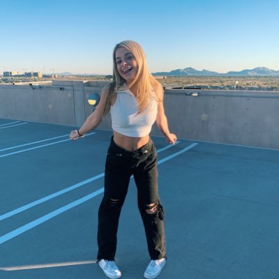 rileyirobinson's profile picture. don’t take it personal