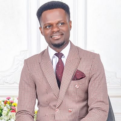 Kachi_kk's profile picture. ...Writer,  Teacher, and a Summertime Vessel  ⌛