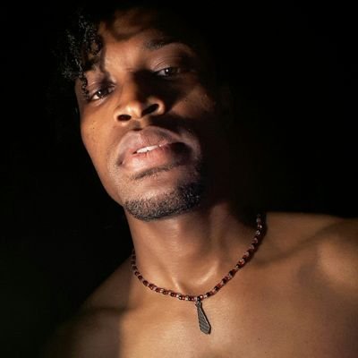 Med student👨🏿⚕️🥼🩺
-Being weird and timid since 1989-
'A vida não precisa ser perfeita para ser maravilhosa'