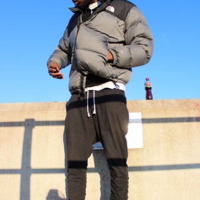 _rkay3's profile picture. 4’11