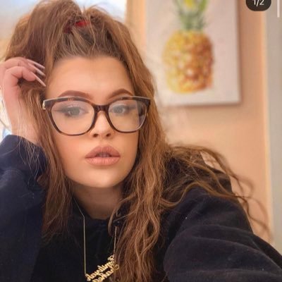 Wear my heart on my sleeve ❣️ Aries baby ♈️ model 👑 🌈 🌈 I love who I love 🤷🏼♀️😊 | OLD ACCOUNT GOT HACKED⚠️