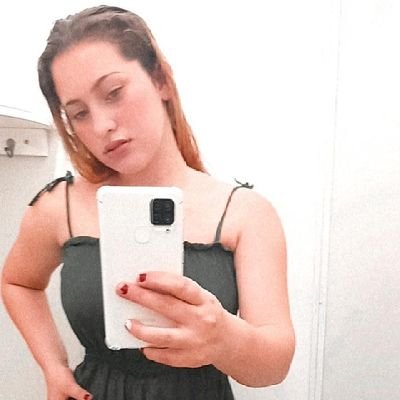 nome: Milly ferreira 
idade 21 years
jogadora de futsal
goleira de handebol
ama futebol
uma frase que mim define: Amor próprio
