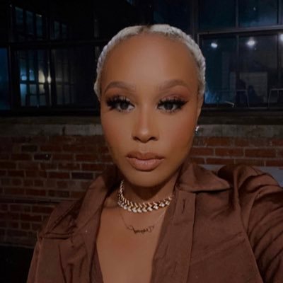 Makeup, Accessories & Creative Sh$T blondeemonei@gmail.com