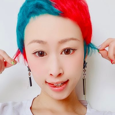 🌈歩くインスタ映え🌈〜表情筋でダンスする人〜TikTokフォロワー49万人突破🤩✨ダンサー・振付師・講師・モデルetc…／生息→Tokyo🗼／所属→フリー活動中／TikTok&Instagram→nakano_aki_／お仕事はDMかHP Mailへ📱💕