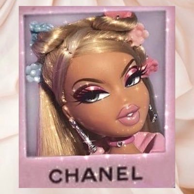 Với Avatar Barbie Roblox 2024, bạn sẽ được trải nghiệm những nhân vật Barbie yêu thích của mình có hình dáng hiện đại và đầy màu sắc trên nền tảng game Roblox phát triển rực rỡ. Quá trình tạo và thiết kế avatar Barbie của bạn sẽ trở nên thú vị hơn bao giờ hết.