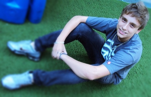 Leve a vibração , no seu coração a paz vai reinar , to na paz to tranquilo , sei que quando eu menos esperar a FELICIDADE eu vou encontrar ♫