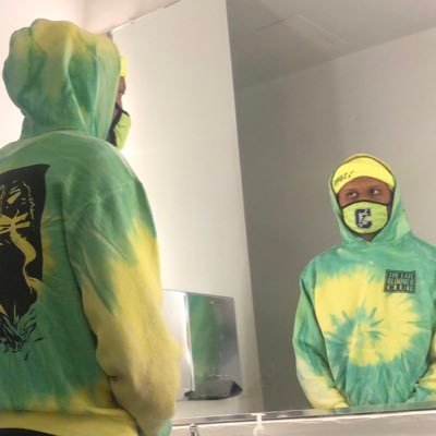 sociallydista11's profile picture. @distantdee ‘s livestream show coming soon