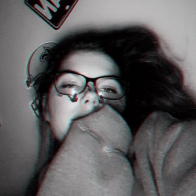 SarahMurphy1509's profile picture. if my tweets don’t have you exhaling sharply, get off my page