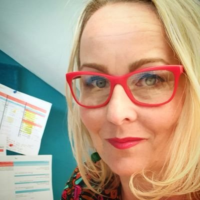 eLearning designer & producer, learning addict and life-long learning promoter.
Mad about colours, DIY, crafts and photography. #elearning #learningdesign