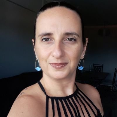Professora de Psicologia da UFPB, pesquisadora no campo de Criminologia Feminista.
Que ama pessoas, histórias, poesia e bichos