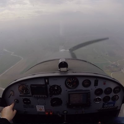 Quando camminerete sulla terra dopo aver volato, guarderete il cielo perché là siete stati e là vorrete tornare. (Leonardo Da Vinci)