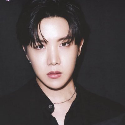 looksmart0_0's profile picture. ✨ 아미 ✨jimin biased with 쫜 tendencies and a pretty consistent jung hoseok wrecking streak but joon’s about to take over 🆘