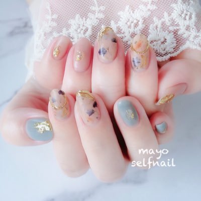 オフィスネイル❃︎ジェルネイル💅「ベタ塗り＋ちょい足し」❃︎ふんわりガーリーネイルが好きで週末ネイルチェンジしてます❃︎他コスメの収集癖あり❃︎プチプラ・デパコス❃︎ブルベ冬(セカンド:イエベ秋)