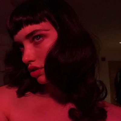 caeIia's profile picture. Бо // is there somebody who can watch you ? //