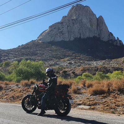 Licenciado en Derecho por la UNAM. Trabajo en el TFJA. Me gusta el Hip-Hop y el Rap. Amante de México. Mi pasión, las motos. Mi frase: “Amat Victoria Curam”.