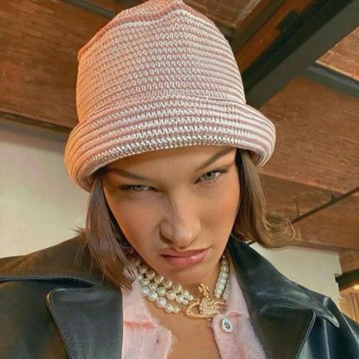 defencelessx2's profile picture. -𝗜’𝗺 𝘁𝗼𝗼 𝘁𝗶𝗿𝗲𝗱 𝘁𝗼 𝗯𝗲 𝘁𝗼𝘂𝗴𝗵𝘁, 𝗷𝘂𝘀𝘁 𝘄𝗮𝗻𝗻𝗮 𝗯𝗲 𝗹𝗼𝘃𝗲𝗱 𝗯𝘆 𝘆𝗼𝘂-