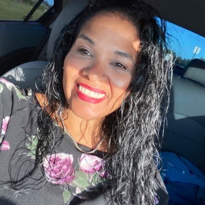 simply_yvo's profile picture. 