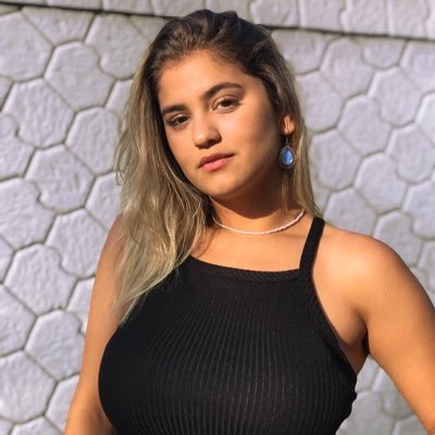 Quantas vezes você já deixou de ser inteira, só porque se achava metade do que na verdade era? 🖤