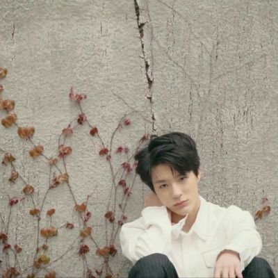 ﹙ 𝐑𝐏 ﹚ He's born in 𝑰𝒏𝒄𝒉𝒆𝒐𝒏. He's the most handsome since 2000, being a prince and loves 𝑵𝑪𝑻𝒛𝒆𝒏. 𝑱𝒆𝒏𝒐 𝒅𝒆 𝑳𝒆𝒆.