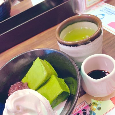 抹茶大好き人間です(๑⃙⃘ˊ꒳​ˋ๑⃙⃘) 🍵
抹茶を与えておけば静かになります←
ただ小豆が入ってると怒るので要注意⚠️