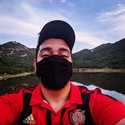 Vídeo: Jogador do Liverpool sofre entrada criminosa e quebra a