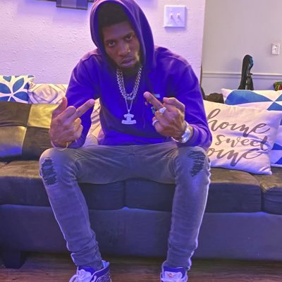Rapper/Trapper #MusicBlackLawsMatterTheGreatsEntMrFuckItLLCGradyBaby4thward#SingleWanDo#KardieB#MoveRightXhasingDreamsUntilTheirRealityFollowMyStorySeeMyDream