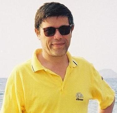 2010' a dek, 21yıl, iST.üNiV.iLETiŞiM Fak.RAD-TV.' nde, METiN ERKSAN'ın yerine,Sinematografi&FilmYapım ve Yönetimi okuttu..VEFA & DGSA YMB + STE mezunu..