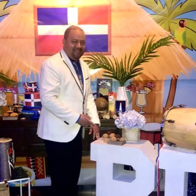 R_EnriqueDiaz's profile picture. Dominicano, Notario Público, Político (Miembro del CC del PLD), vice-Presidente de Hispanic Internal Revenue Employees (HIRE). Servir es nuestra prioridad.