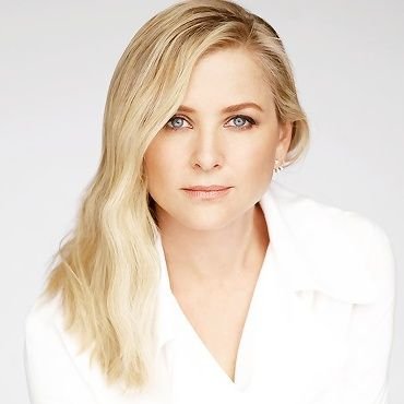 — Bem-vindes a sua mais nova fonte de notícias sobre a atriz americana Jessica Capshaw