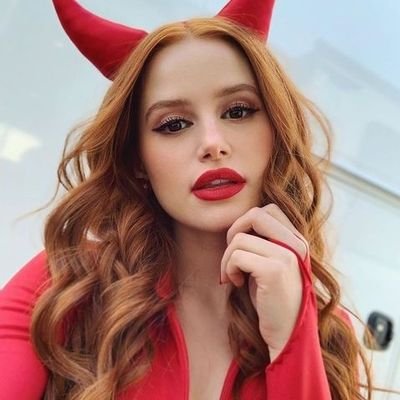 Fã de riverdale,OTAKU.... emfim uma pessoa aleatoria postando coisas aleatórias!