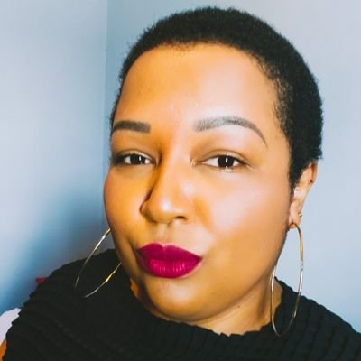 ThBlumL's profile picture. Formada em Tecnologia em Marketing | Adora animais 🐕🐷 | Apaixonada por livros 📖 📚 | Aprecia uma boa comida 🍔🍕 | Ama a Deus e a sua família ❤