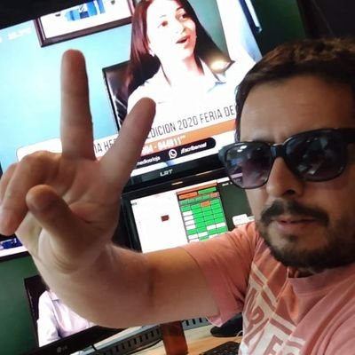 Periodismo y Comunicación, Productor Radial - Tv, Peronista, Amo la Política, pero la Economía me puede.