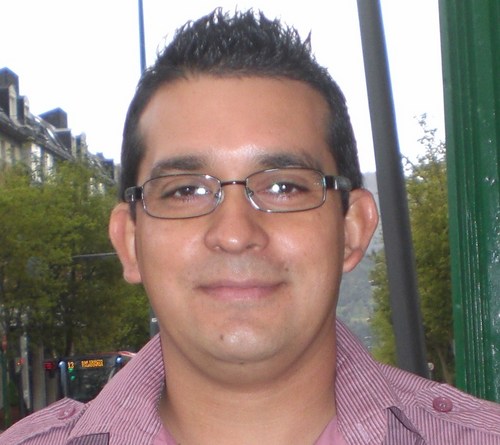 Bueno soy una personal normal, con pensamiento libres me considero bueno y me gusta mi familia y mi país, Diseñador Gráfico de profesión