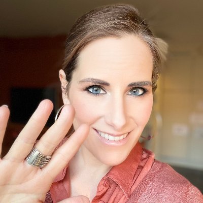 Natural Born Communicator, Novelty Seeker, Entrepreneur, Sucker for Adventure, Passion for Family, Travel Addict, Proud 'Vinstermik', #altijdlimburg