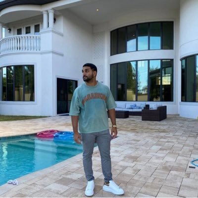 jackson_bankz10's profile picture. INVESTOR♋️ MENTOR Chairman10✨| Servant Leader 👑🌼🌊 ONLY PAGE $200k+ in Sales 📈 Send me “WIN” to learn how to trade today! 💎
