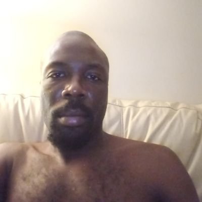 I'm a cool person to be around im a Aries love dance and sing love sex and some nice feet and suck dick eat ass vers guy. im from Mississippi ....